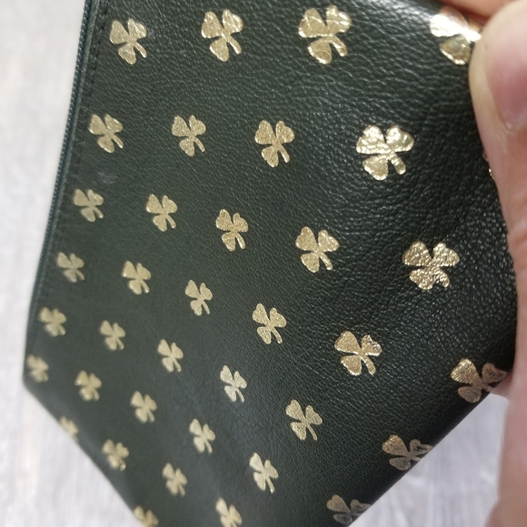 🎉HP🎉Shamrock zippered pouch - Picture 7 of 8